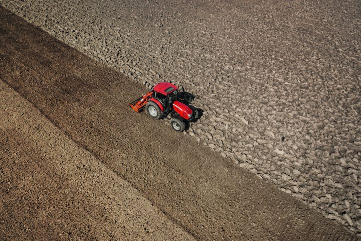 tracteur_champ_agrilcutre_de_precision