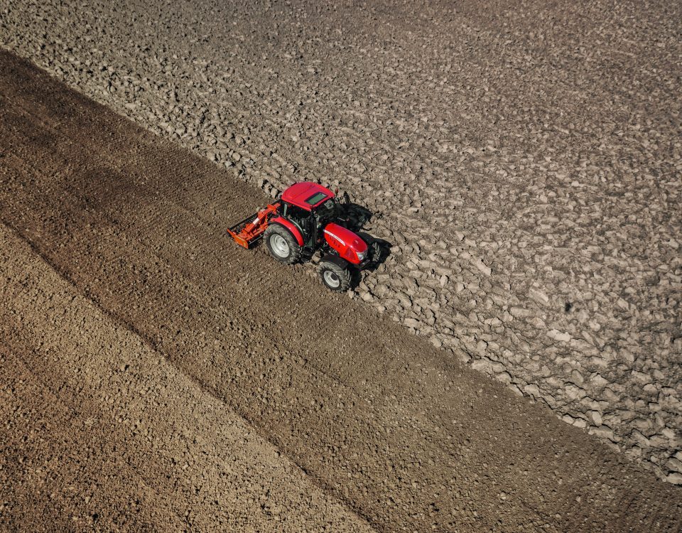 tracteur_champ_agrilcutre_de_precision